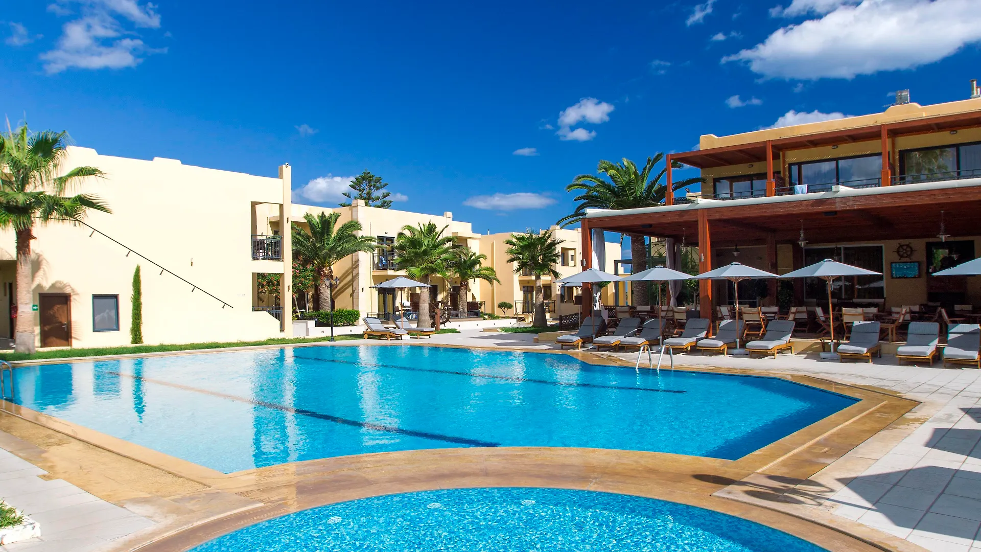 Atlantis Beach Hotel location