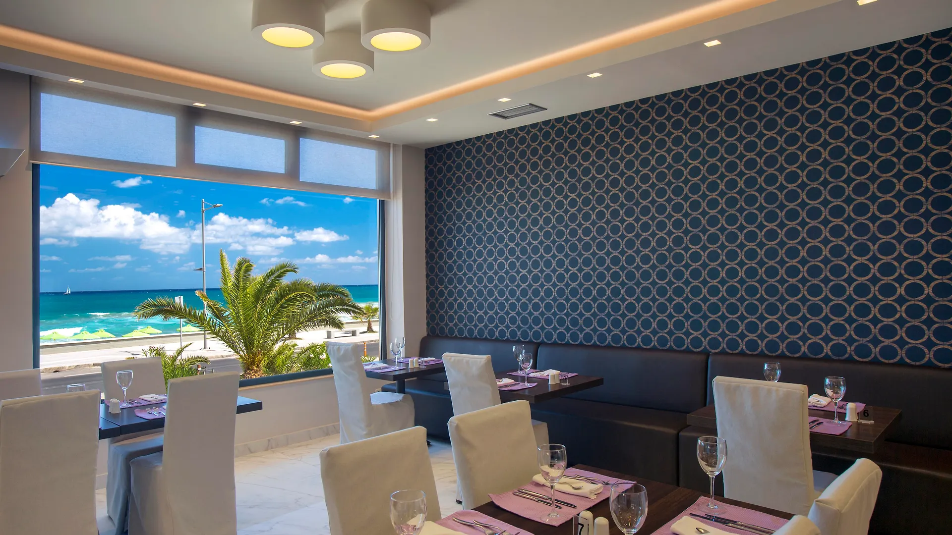 Atlantis Beach Hotel Rétino
