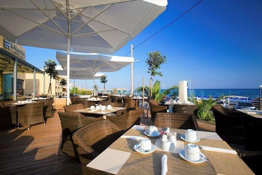 Atlantis Beach Hotel Rétino 5*,